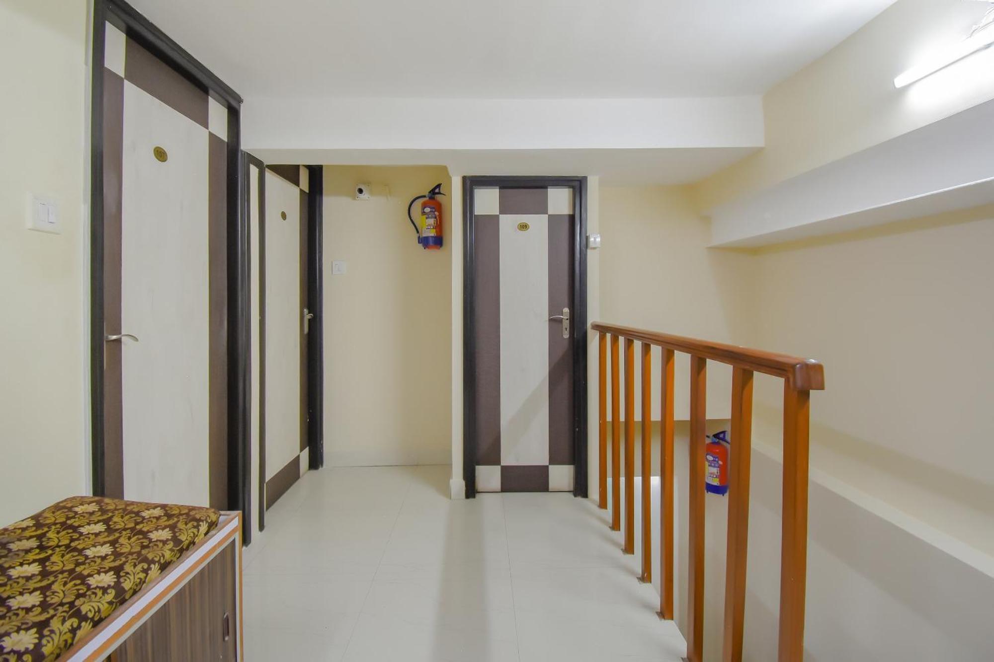 Hotel O Lindsay Inn Guest House Bara Bazar Екстер'єр фото