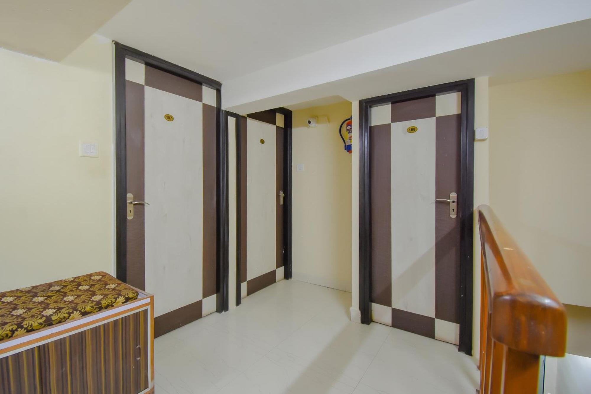 Hotel O Lindsay Inn Guest House Bara Bazar Екстер'єр фото