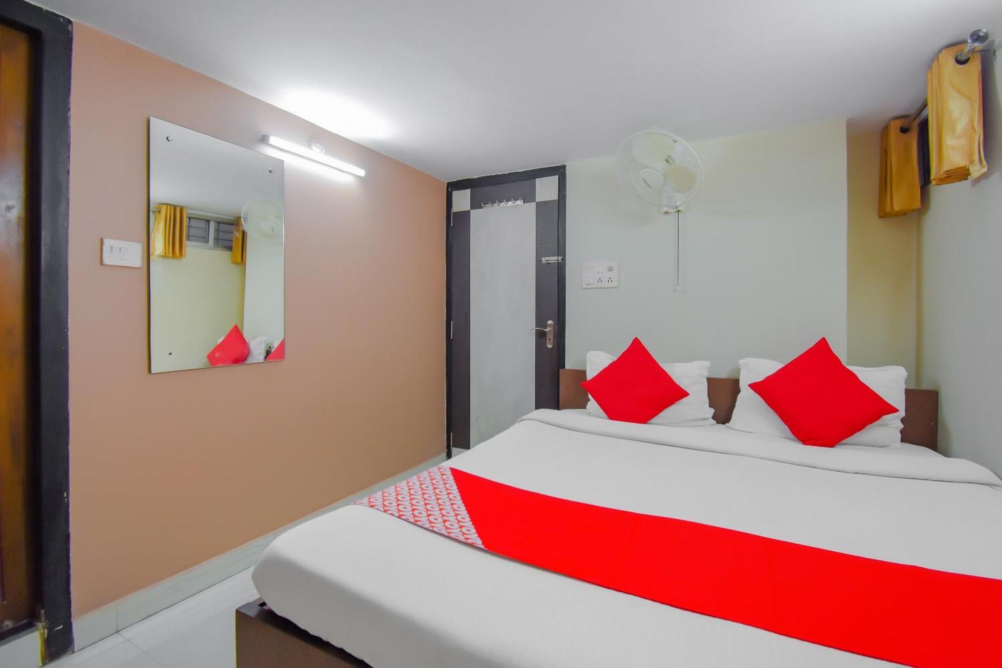 Hotel O Lindsay Inn Guest House Bara Bazar Екстер'єр фото