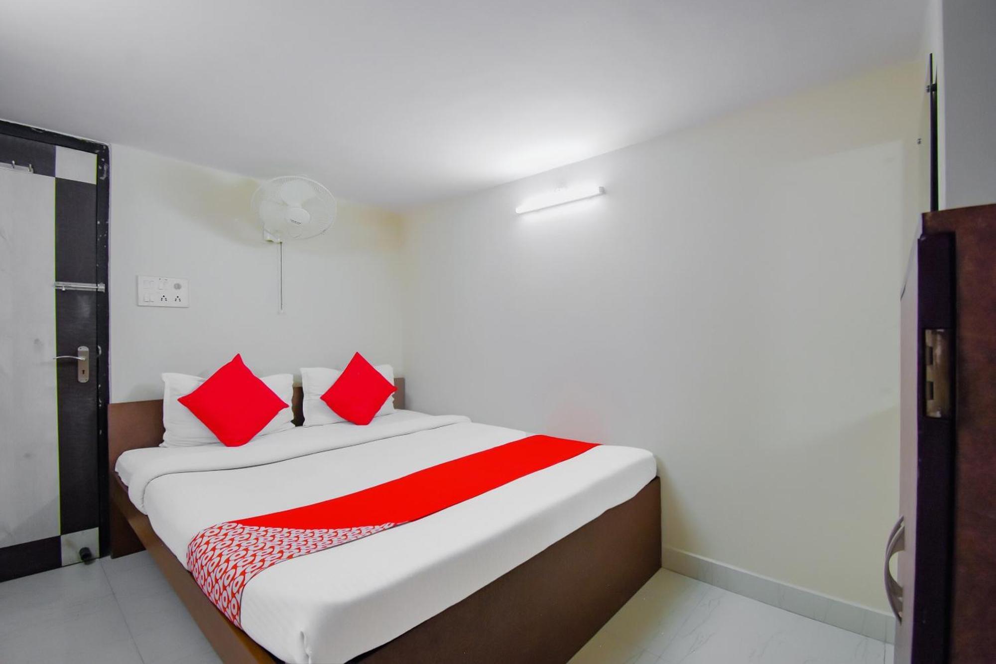 Hotel O Lindsay Inn Guest House Bara Bazar Екстер'єр фото