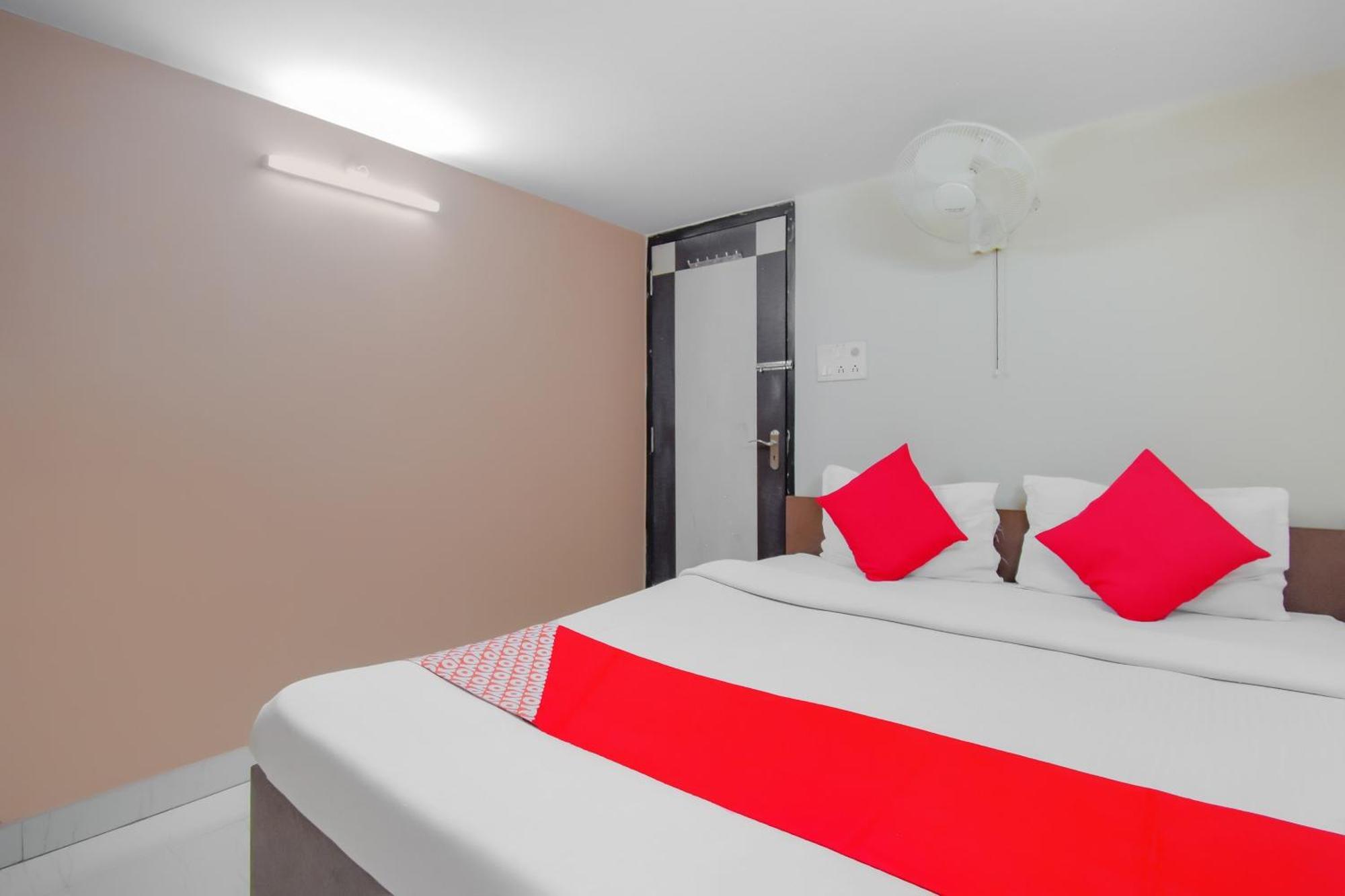Hotel O Lindsay Inn Guest House Bara Bazar Екстер'єр фото