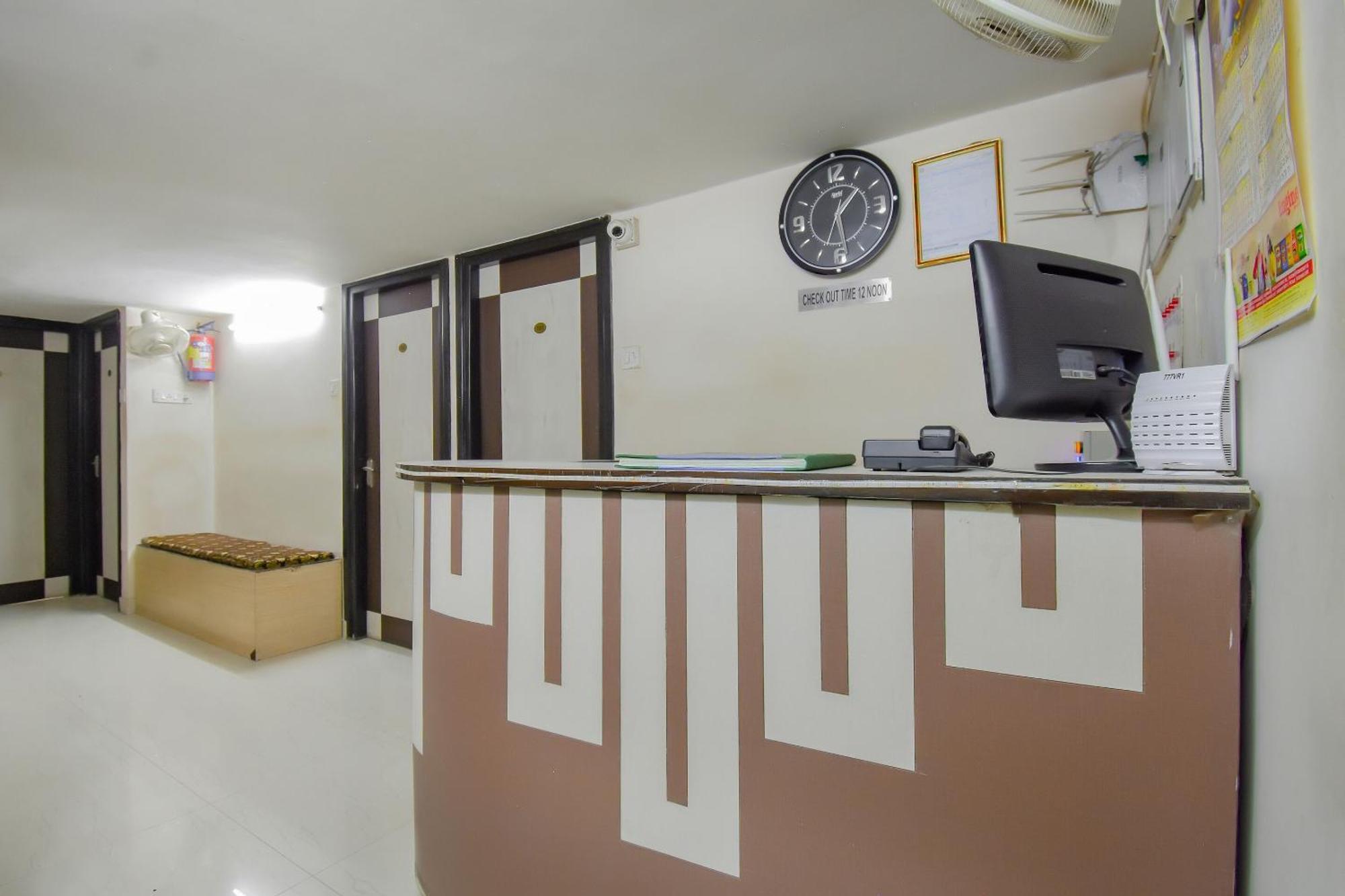 Hotel O Lindsay Inn Guest House Bara Bazar Екстер'єр фото